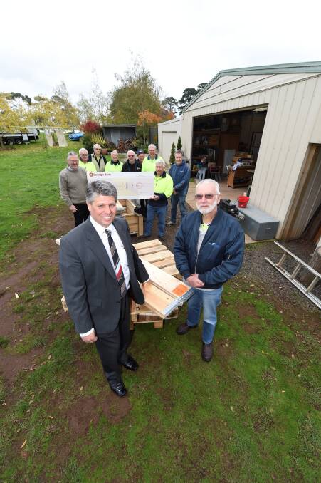 Grant: Bendigo Bank branch manager Stuart McKee and Buninyong Men’s Shed president Bill Jolly. PICTURE: LACHLAN BENCE