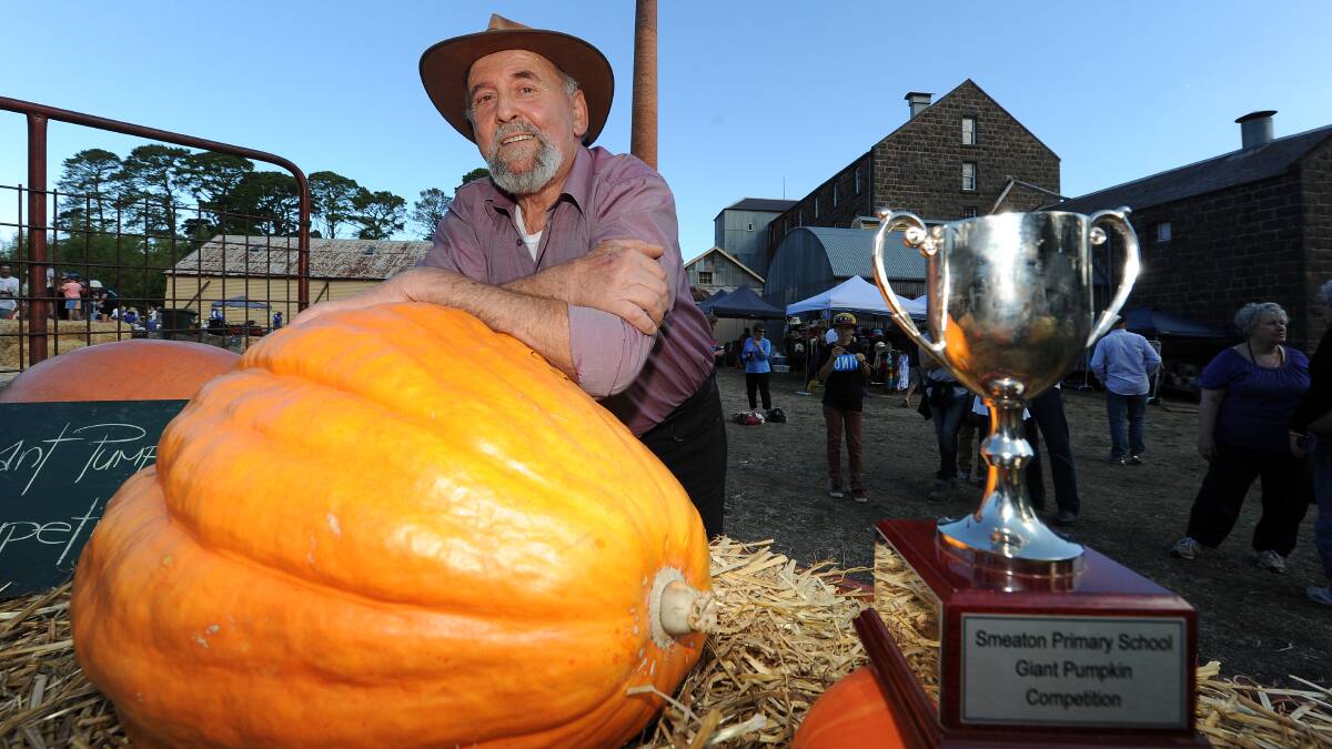 TALKING POINT: Rudolf Rasic proudly displays his 38.28 kilogram pumpkin which won the prize for the region’s biggest pumpkin.
PICTURES: JUSTIN WHITELOCK