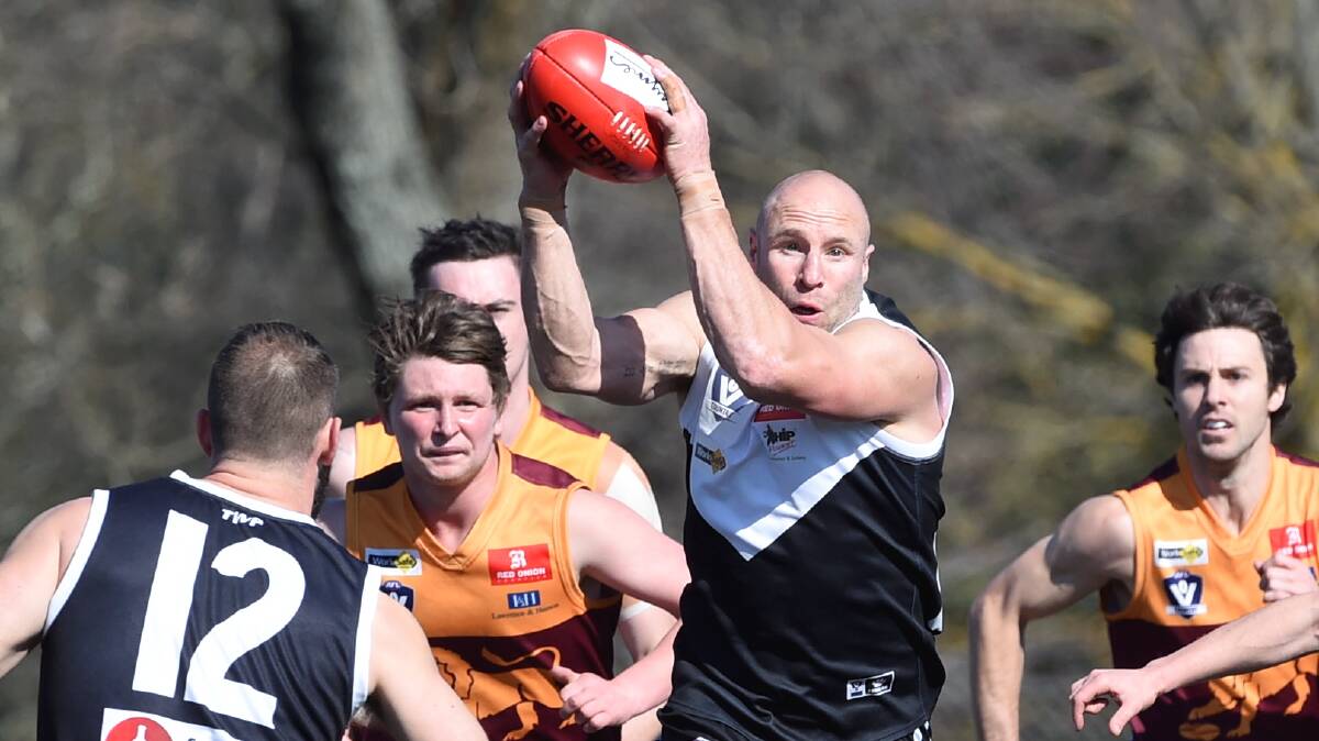 Jarrod Edwards finds the ball for North Ballarat City.