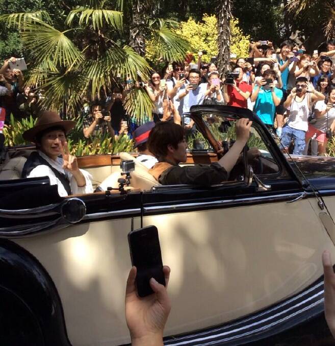 Fans mob the stars in Melbourne today. Picture: @allforkwangsoo on Twitter