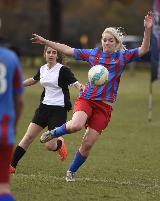 
Vic Park’s Sarah Oliver attempts to control the ball in front of North United White’s Bonnie Carra. PICTURE: JUSTIN WHITELOCK
