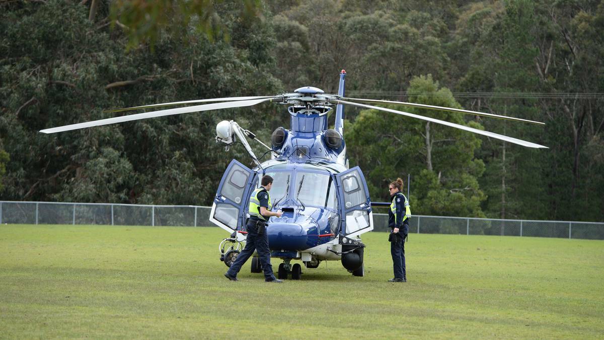 Victoria Police Air Wing lands at Mt Clear College oval