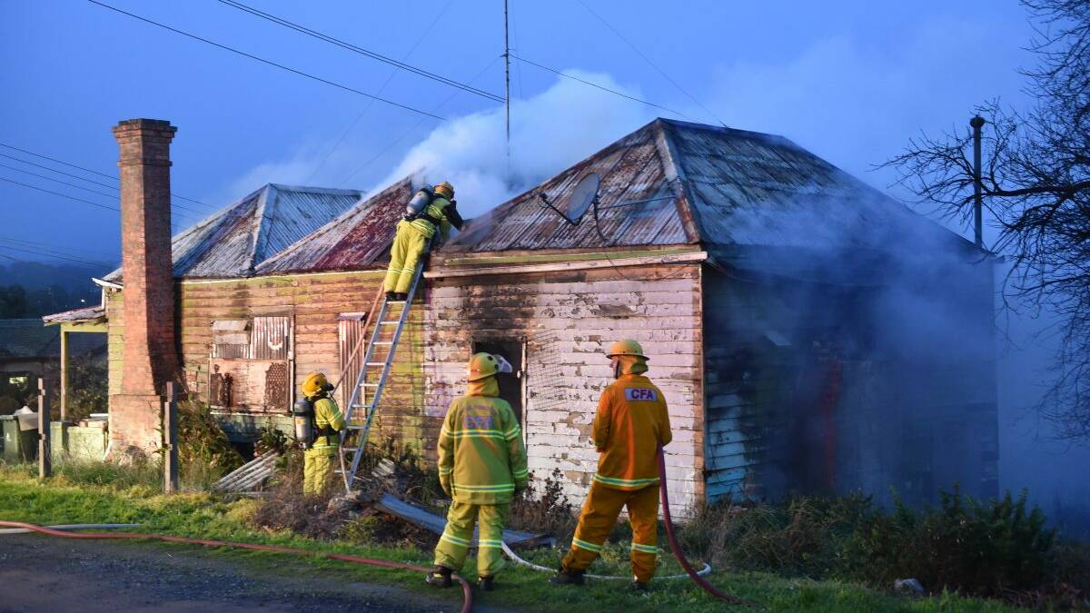 Ballarat East fire destroys vacant house