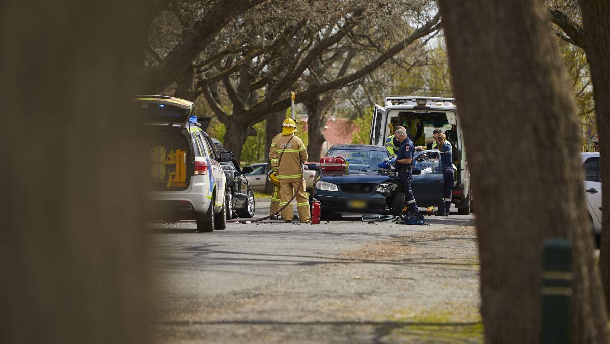 Two people have been injured in a minor car crash near Lake Wendouree. Picture: Luka Kauzlaric.