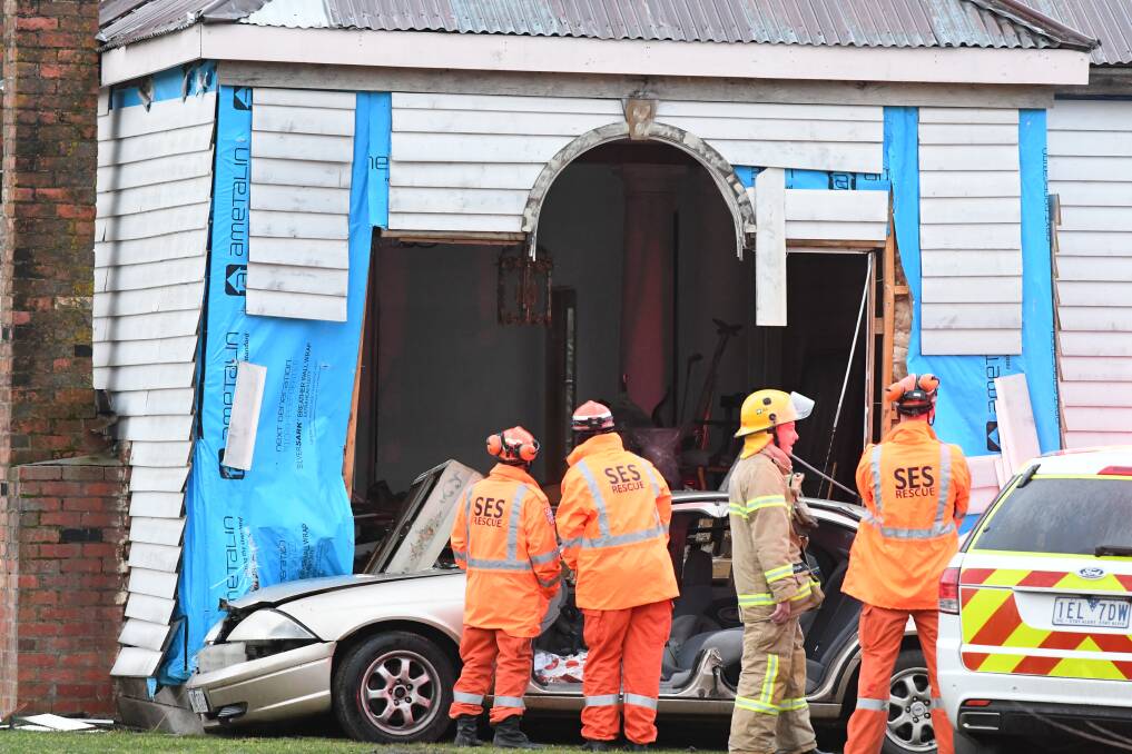 Car crashes into home at Warrenheip