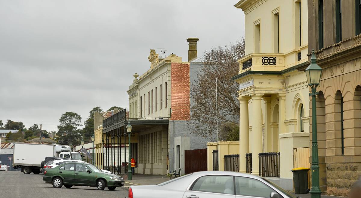 While its historic past echoes in its buildings, Clunes reputation as the first place payable gold was discovered in Victoria is less known. 