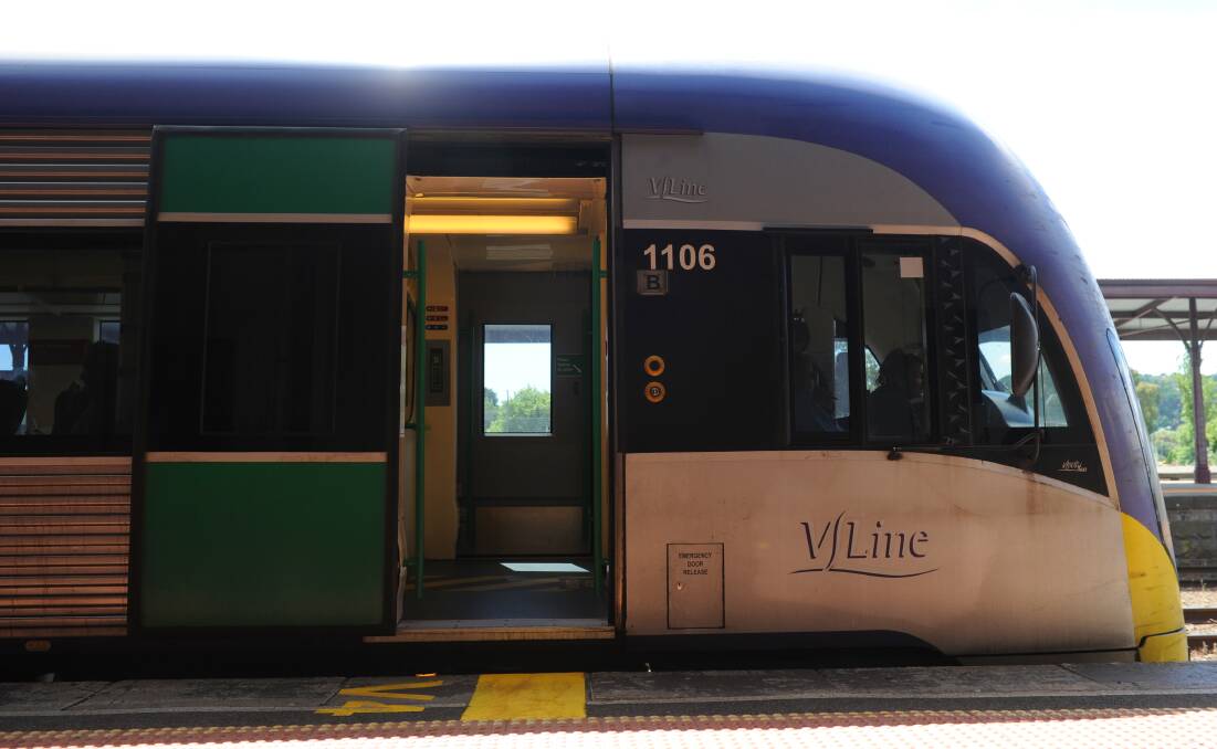 V Line  
Ballarat Train Station  
Trains
