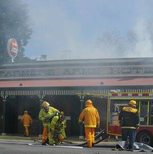 Creswick Farmers Arms Hotel damaged by fire