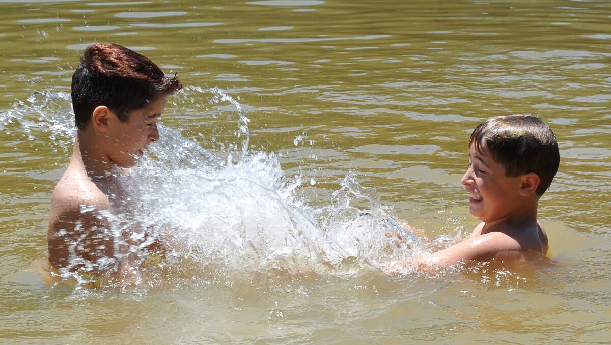 Lachlan and Taylor Scickra. Georges Lake at Creswick. PIC: LACHLAN BENCE