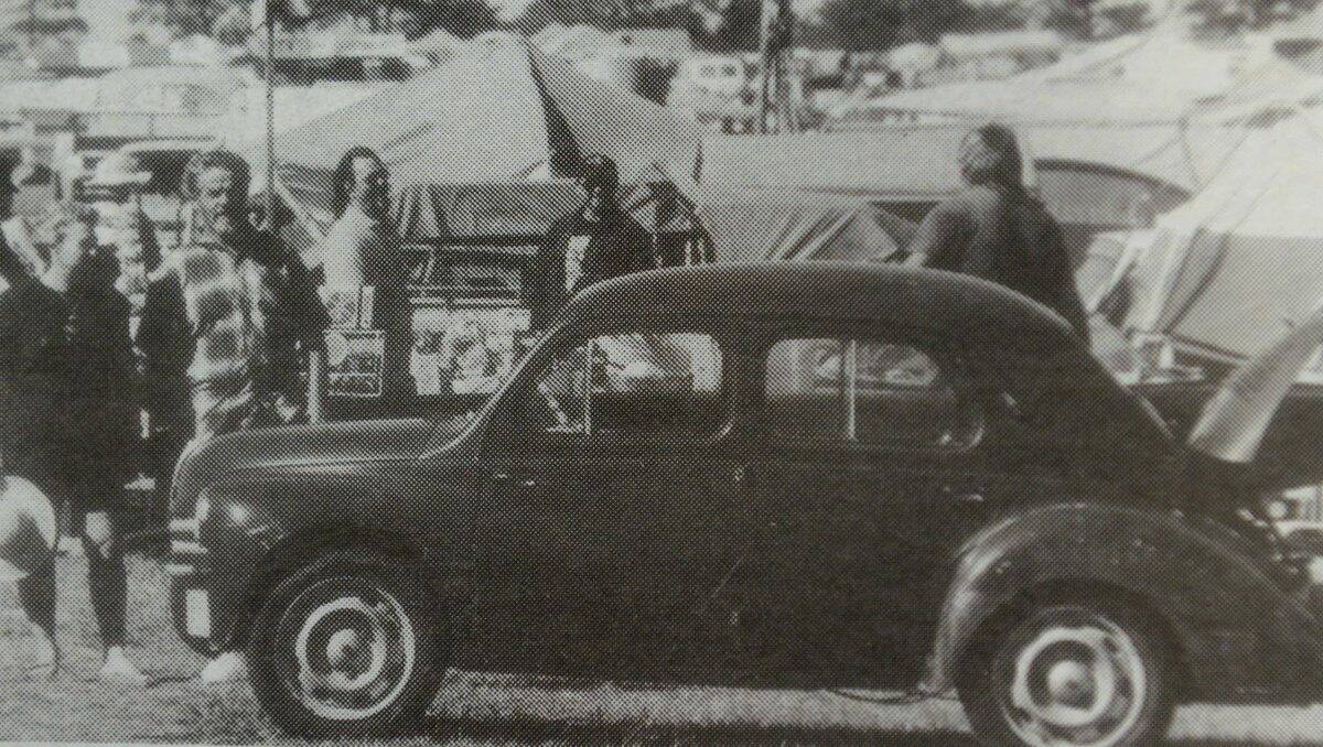 Year 1995 - Caroline and Bob Stammers of Ballina, NSW check out a 1951 Renault 750. 