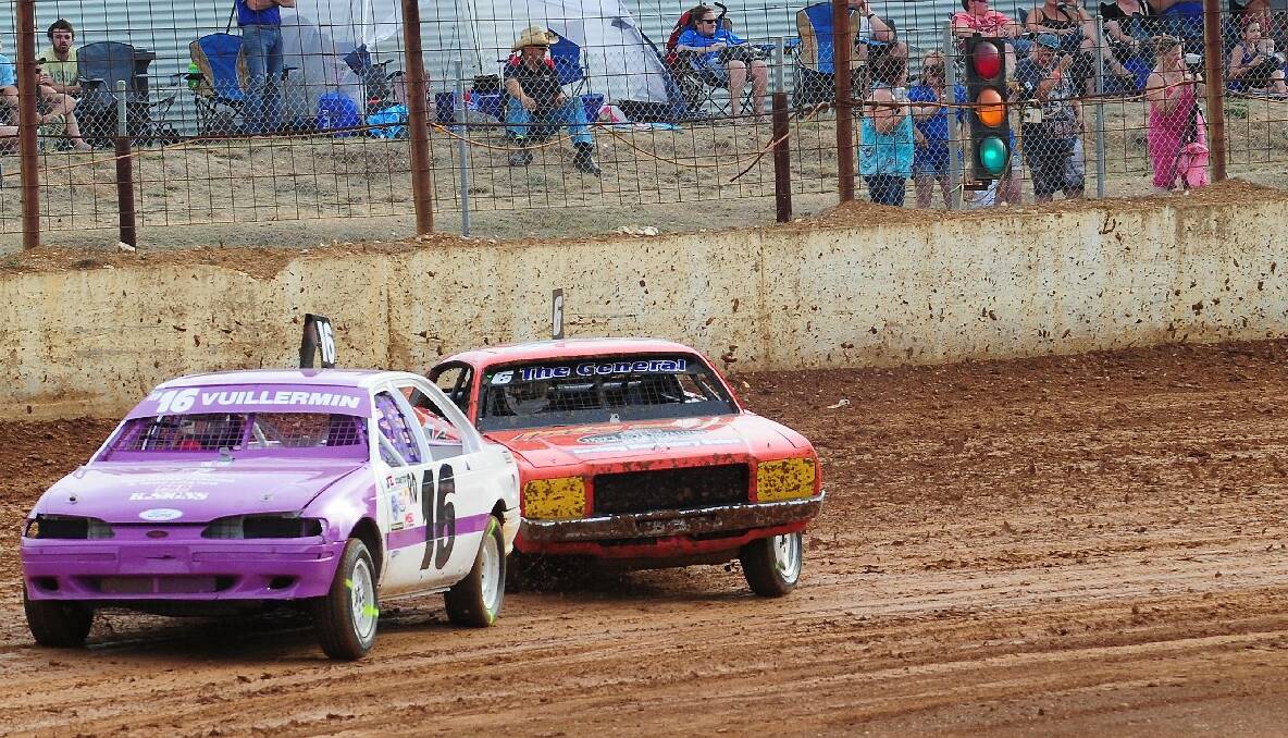 Victorian V8 dirt modified heats at Redline Raceway.  Jacob Vuillermin and Scott Whittle. PICTURE: JEREMY BANNISTER