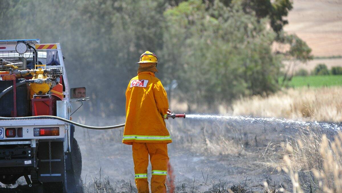 CFA crew battling the Waubra fire. PICTURE: LACHLAN BENCE