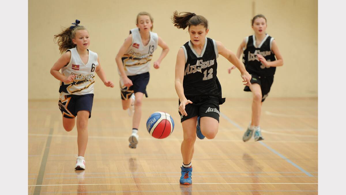 Junior Basketball Tournament - Ballarat Gold (white) V Collingwood 1 (black) 14GA1. @ Arch Complex Court 8.  Nell Morris-Dalton - collingwood