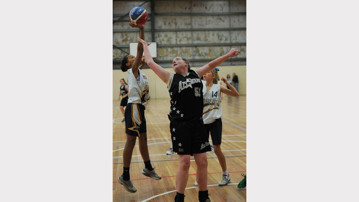 Junior Basketball Tournament - Ballarat Gold V Collingwood 1 u14 Girls. L-R - Claudia Plange - ballarat, Loretta Corby - collingwood. 