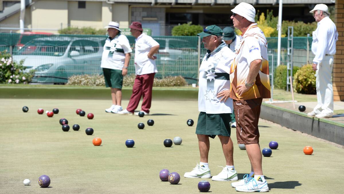 Webbcona’s Garry van Kessel and City Oval’s Wayne Roberts were prepared to brave the heat before all division one matches were cancelled on Saturday. 